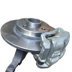 Fuzeta dreapta completa Dacia Logan, Sandero ( disc + rulment + etrier + placute frana ) OEM Fuzeta dreapta completa Dacia Logan, Sandero ( disc + rulment + etrier + placute frana ) OEM