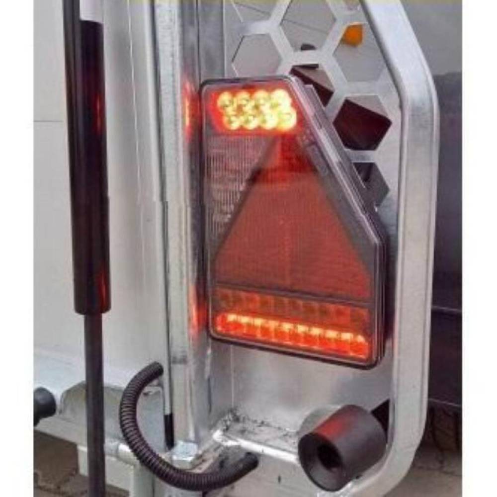 Lampa stop 146x210, 6 functii, mufa 6 pini, dreapta, FT-277 P Bajonet 6 pini Fristom Lampa stop 146x210, 6 functii, mufa 6 pini, dreapta, FT-277 P Bajonet 6 pini Fristom