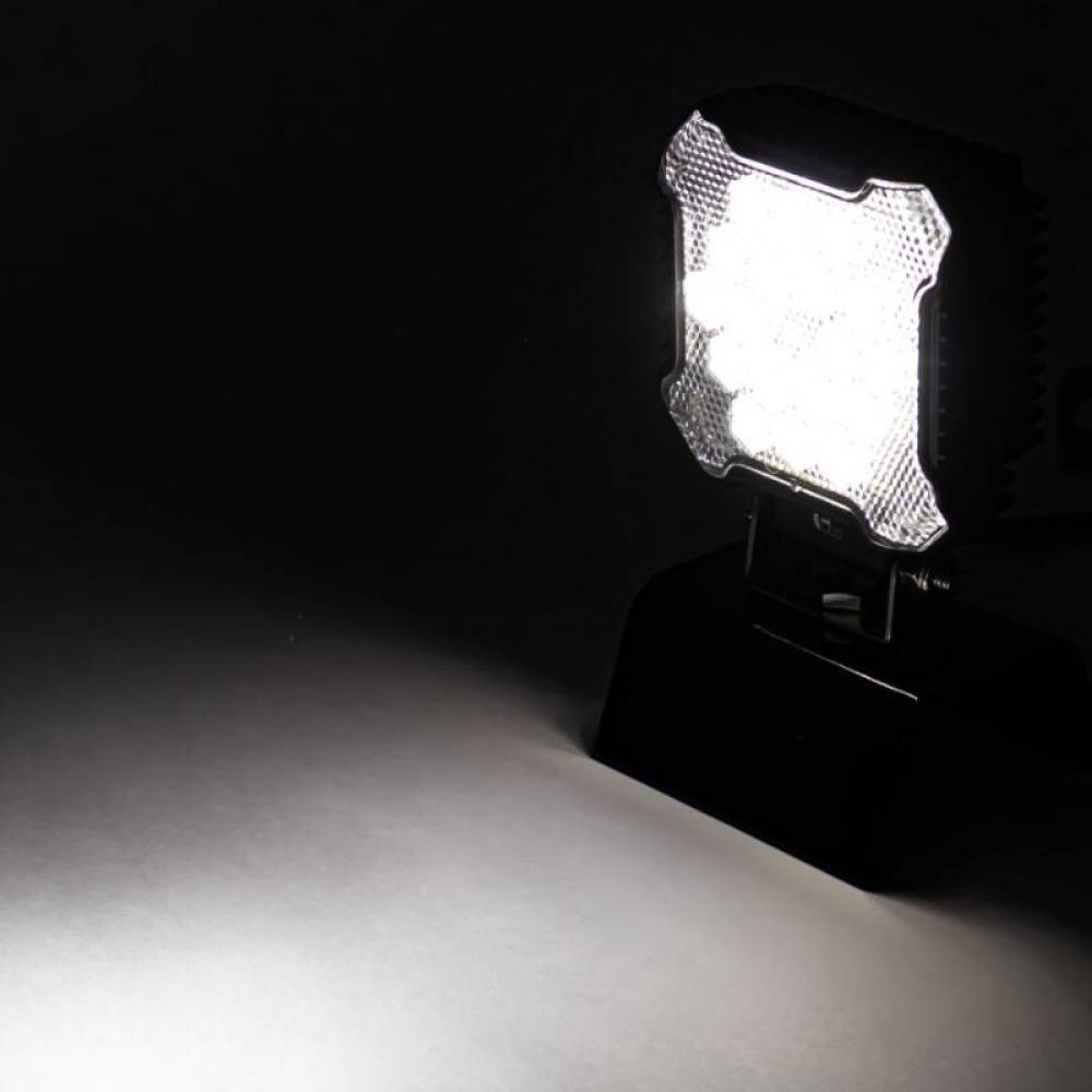Proiector lucru 102x102, cu Led, 12-24V, 26W, 2800lm cu mufa DT L0173 TruckLed Proiector lucru 102x102, cu Led, 12-24V, 26W, 2800lm cu mufa DT L0173 TruckLed