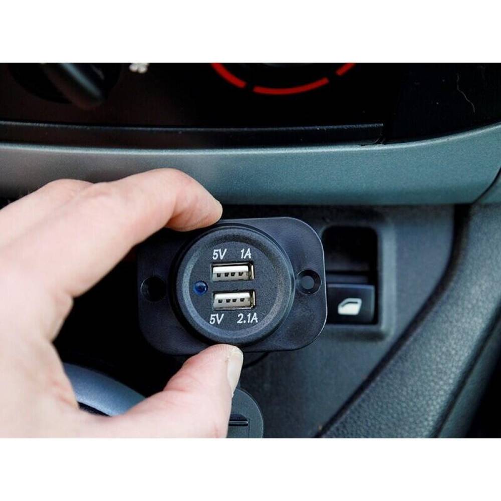 Priza cu 2 USB, incastrabila, cu LED albastru, 12-24V, 3.1A, cu panou montare, 63210 Carmotion