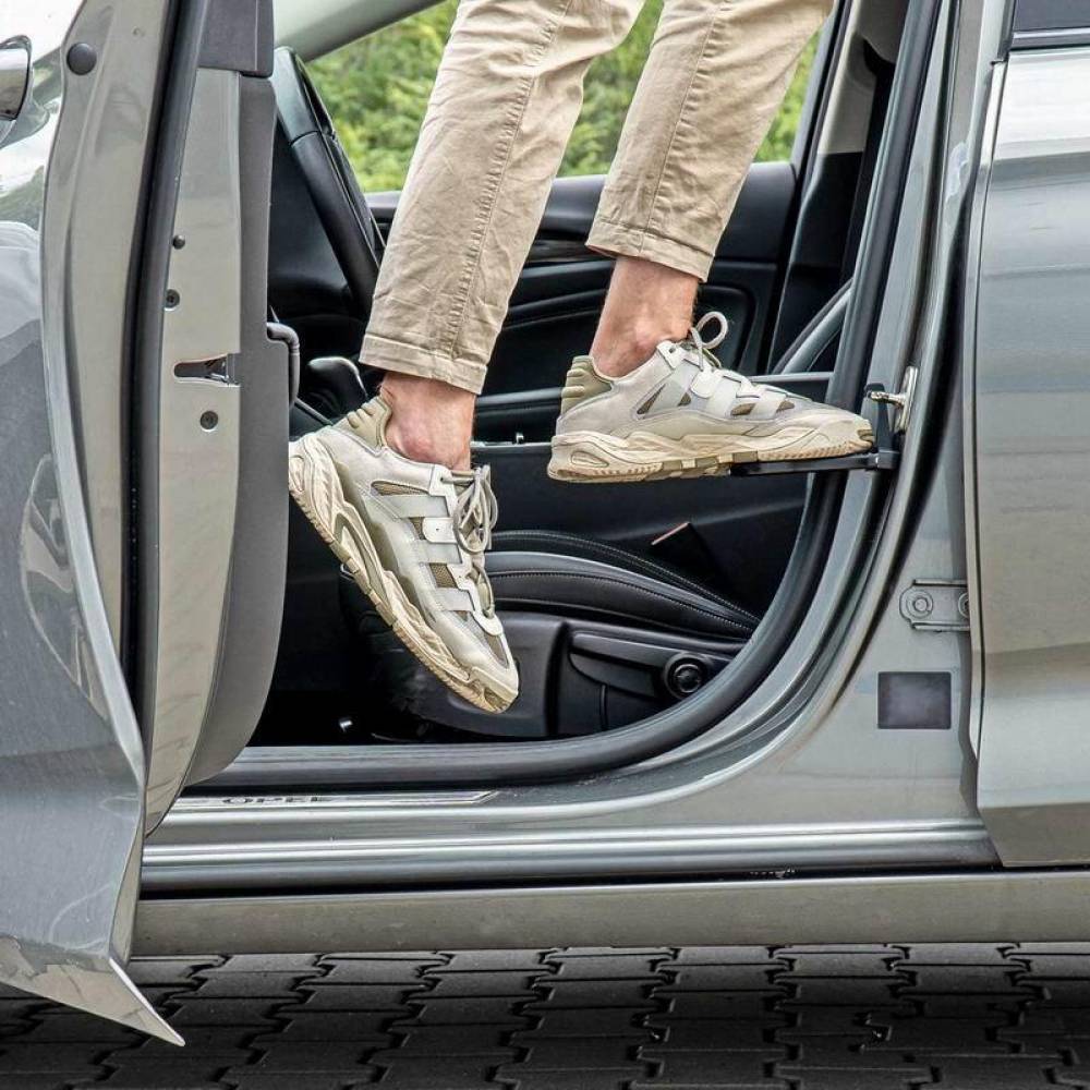 Treapta suplimentara pentru acces la plafonul vehiculului, cu ciocan siguranta, 03288 Amio Treapta suplimentara pentru acces la plafonul vehiculului, cu ciocan siguranta, 03288 Amio