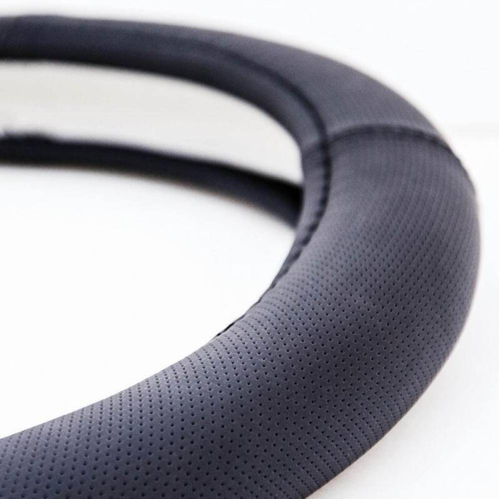 Husa volan 35-36cm, imitatie piele perforata, neagra, Pure Driving, 2505046 Car+ Husa volan 35-36cm, imitatie piele perforata, neagra, Pure Driving, 2505046 Car+