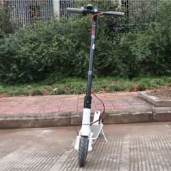 Trotineta electrica alba, roti 8.5', 350w, autonomie 30km, viteza 25km/h, greutate 12.5kg,  M365 YONOS X4