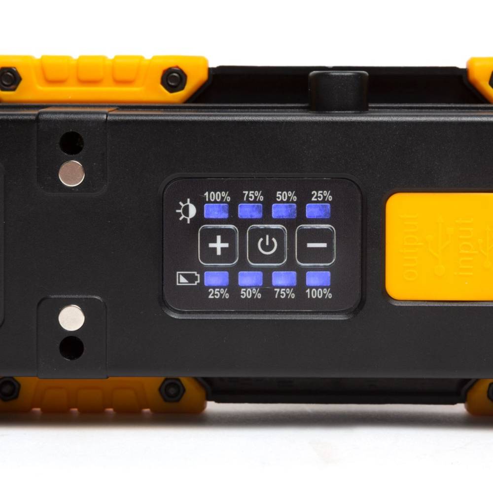 Proiector LED 1200lm cu acumulator si intensitate si focalizare reglabile Phenom 18649